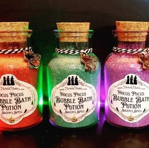 GLOW Hocus Pocus Bubble Bath Apothecary Black Cat Binx Charm Sanderson Sisters